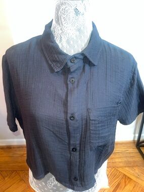 Tahari black Short-Sleeve Crop Button-Up Top